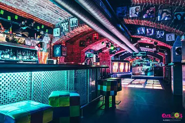 Cafe 80's Disco Club