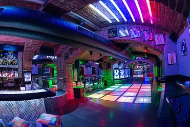 Cafe 80's Disco Club