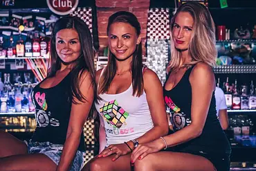 Cafe 80's Disco Club