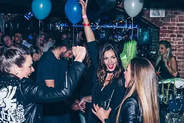 Cafe 80's Disco Club